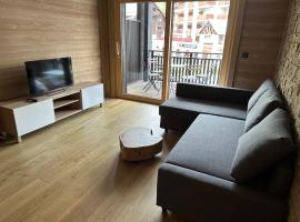 Appartement de luxe, parking sous-terrain, centre-ville Auron, apartamento en Auron