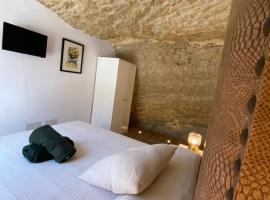 Casa Cueva “El Refugio en la Cueva”, hotel in Setenil