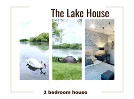 The Lake House, Woking، بيت عطلات في ووكينغ