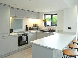 Modern Luxury 4 Bed House in the Heart of Macclesfield
