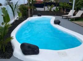 Tagoro Sunset View & Heated Pool Tenerife, cabana o cottage a Santa Cruz de Tenerife