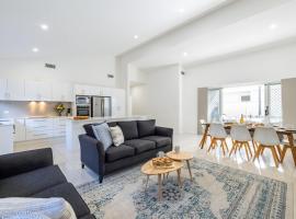 Daze on Dowling 25b Dowling Street WiFi, Air Conditioning 700 metres to the water, holiday rental in Nelson Bay