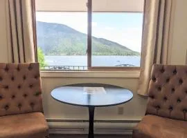 Western Riviera Lakeside Lodging