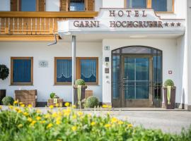 Hotel Garni Hochgruber, отель в Брунико, рядом находится Подъемник Кронплатц II