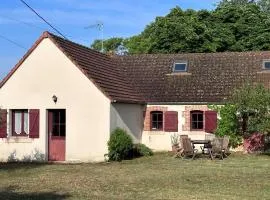Évasion Naturelle près de Moulins : Gîte Confortable avec Jardin et Poêle à Bois - FR-1-489-463