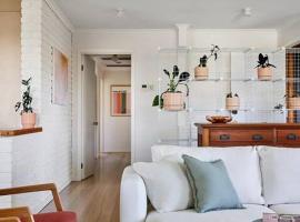 Beachside Retro Retreat Portarlington, vil·la a Portarlington