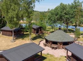 Svensson's Log Cabins، فيلا في Osby