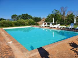 Agriturismo POGGIO PORSENNA - con piscina, κατάλυμα σε φάρμα σε Proceno