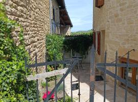 Le Petit Secret d'Alban, hotel near Trois Vallons Golf Course, Saint-Alban-de-Roche