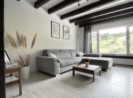 *Schwarzwald-Apartment 2° *, hotel en Elzach