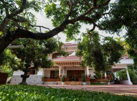 Parudeesa - Kerala, hotel na may parking sa Kāladi