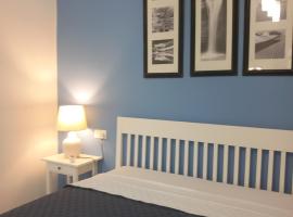 Door Nine -Townhouse with harbour views, hotel v destinaci Il-Furjana