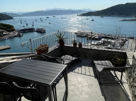 Seafront rooftop flat w/ terrace, apartment in Portovenere
