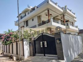 PAARIJAAT Homestay & Guesthouse, alquiler temporario en Ayodhya