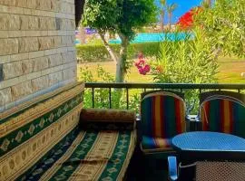 50% Off. 2BR , 2BR Ground floor with pool view, private beach access, security 24/7 شاليه ٢ غرفه ، ٢ حمام ف الدور الارضي قدام جنينه و حمام السباحه مباشره ، شاطيء خاص بالقرية و أمن ٢٤ ساعه و مسجد خاص