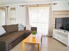 COZY 2 BEDROOM HOUSE /MELBOURNE, casă de vacanță din Werribee