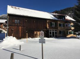 Ferienhof Wäldle - Wäldle 1 und Wäldle 2 mit Motorradvermietung, hotel in Balderschwang