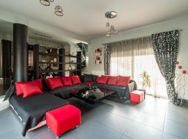 BLACK & WHITE CITY VILLA, hotel in Alexandroupoli