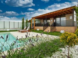Peninsula Luxury & Spa, vacation home in Năvodari