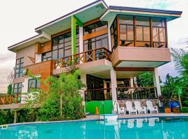 Heart of Mother Earth (HOME) Resort, hotel i Aringay