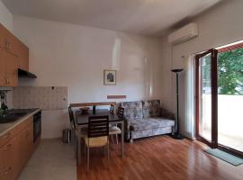 Quiet & Lovely Apartment-Ičići, feriebolig i Ičići