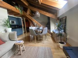 loft de la place, feriebolig i Bourg-Madame