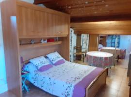 Villa Sans souci et agréable, Bed & Breakfast in La Seyne-sur-Mer