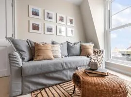 Stylish 1 Bed Cromer Apartment with Sea View & Free Parking