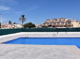 Casa Alex Torrevieja- Holiday House - con piscina comunitaria: Torrevieja'da bir kulübe