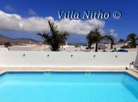 Villa Nitho - heated Pool, panoramic view, privacy, family hotel in Playa Blanca