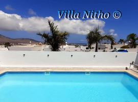 Villa Nitho - heated Pool, panoramic view, privacy, hotel familiar en Playa Blanca