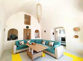 Dream Home- Santorini Cave House – hotel w mieście Karterados