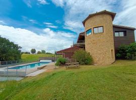 Gîte les Corbières 6 personnes avec piscine, cheap hotel in Villarzel-du-Razès