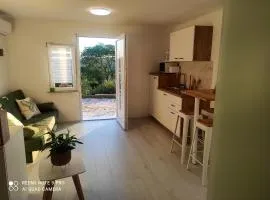 Cozy studio in Ripenda Verbanci 24 m² with private garden