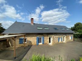 Maison de Charme 4 chambres, cheap hotel in Les Moutiers-en-Cinglais