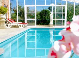 Apartamentos individuales con piscina, hotelli kohteessa Galapagar