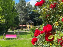 Le Parc du Séquoia & SPA proche Colmar: Ostheim şehrinde bir aile oteli