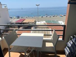 Maravilloso apartamento en primera linea de playa con vistas al mar en Caleta de Vélez 2 C, hotel in Caleta De Velez