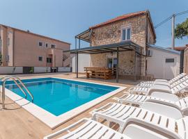 Holiday home Natalia, hotel in Tribunj