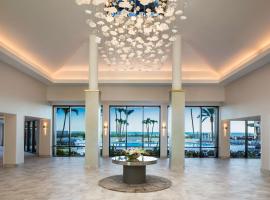 Hilton Marco Island Beach Resort and Spa، فندق مع جاكوزي في جزيرة ماركو