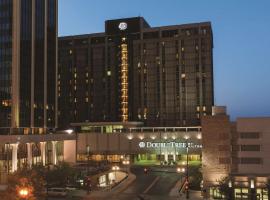 DoubleTree by Hilton Hotel & Executive Meeting Center Omaha-Downtown, hotell nära Eppley flygfält - OMA, Omaha