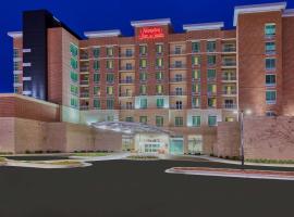 Hampton Inn & Suites Owensboro Downtown Waterfront: Owensboro şehrinde bir otel