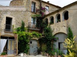 CAN TAT, Loft in a old coach house, alojamiento con cocina en Sant Jordi Desvalls