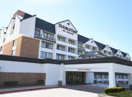 DoubleTree By Hilton Baltimore North Pikesville、パイクスビルの駐車場付きホテル