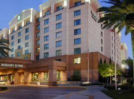 Embassy Suites by Hilton Sacramento Riverfront Promenade, hotell sihtkohas Sacramento lennujaama Sacramento Executive Airport - SAC lähedal