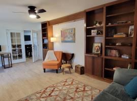 Casa Sunrise, Large Home, Minutes from Airport, YRMC, Mexico Borders, hotel v destinaci Yuma