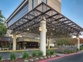 Hilton Sacramento Arden West: Sacramento'da bir otel