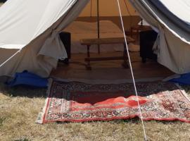 La tente saharienne du Perche .Chevaux., luxury tent in La Livarderie