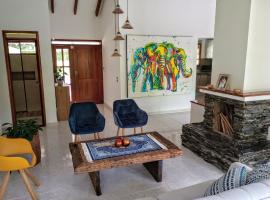 Habitación tranquila en casa campestre, cottage in Pereira