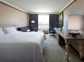 Hilton Garden Inn Montreal Airport, отель рядом с аэропортом Международный аэропорт Монреаль имени Пьера Эллиота Трюдо в городе Дорваль